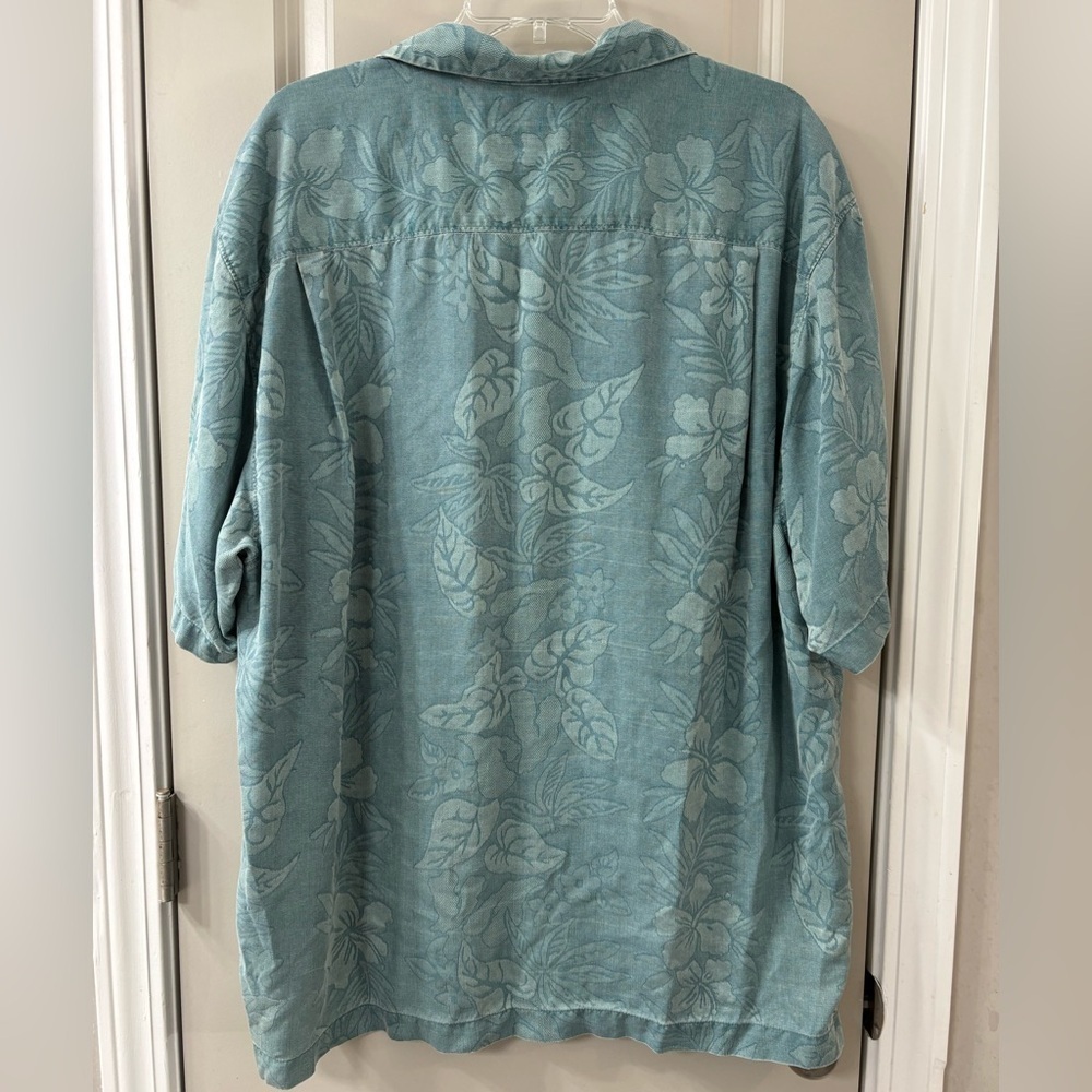 Tommy Bahama 100% Silk Blue Floral Button Down Shirt - Picture 3 of 6